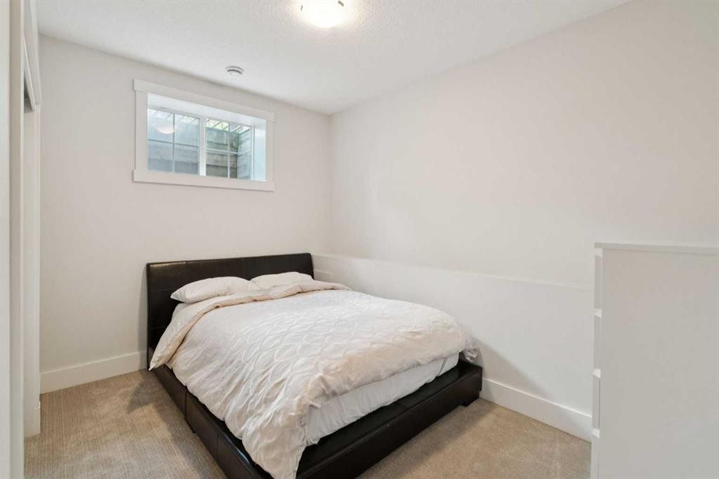 1811 31 Avenue Sw, Calgary, AB - Indoor Photo Showing Bedroom