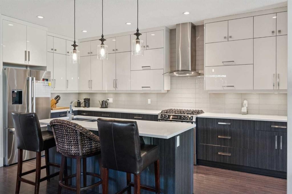 1811 31 Avenue Sw, Calgary, AB - Indoor Photo Showing Kitchen With Upgraded Kitchen