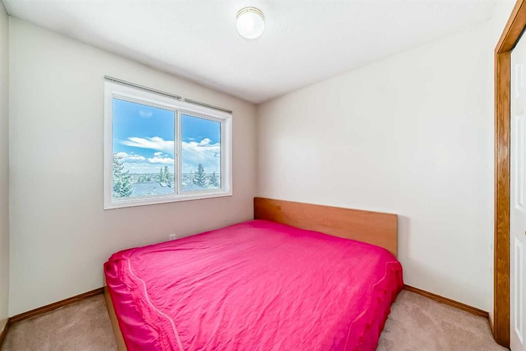 31 Harvest Oak Circle Ne, Calgary, AB - Indoor Photo Showing Bedroom