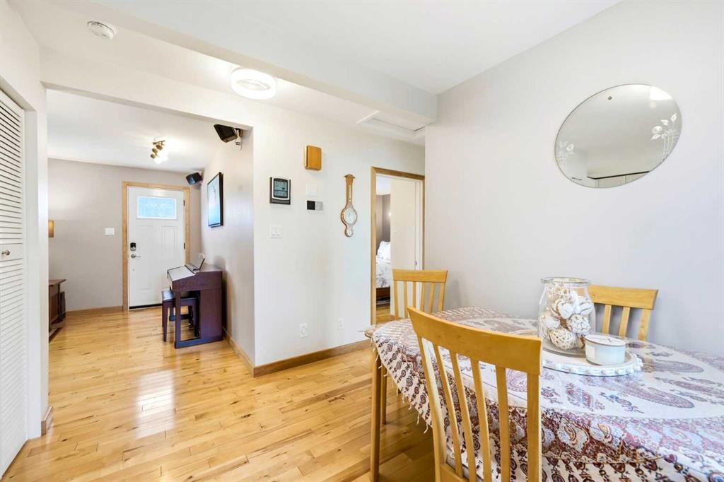 8303 Bowglen Road Nw, Calgary, AB - Indoor Photo Showing Dining Room