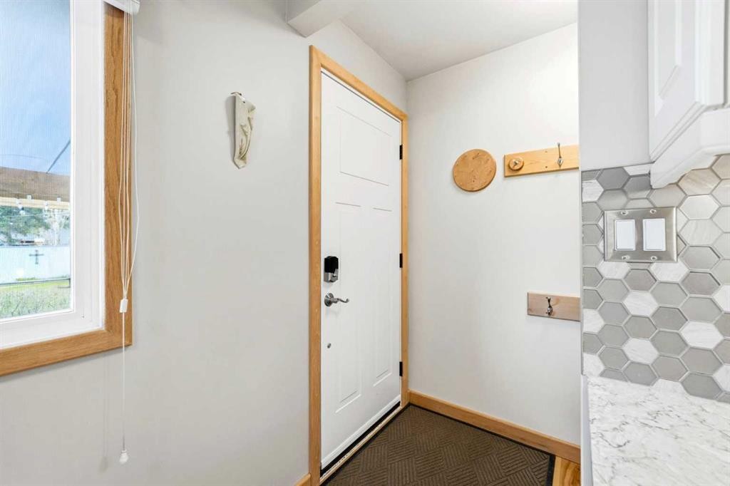 8303 Bowglen Road Nw, Calgary, AB - Indoor Photo Showing Other Room