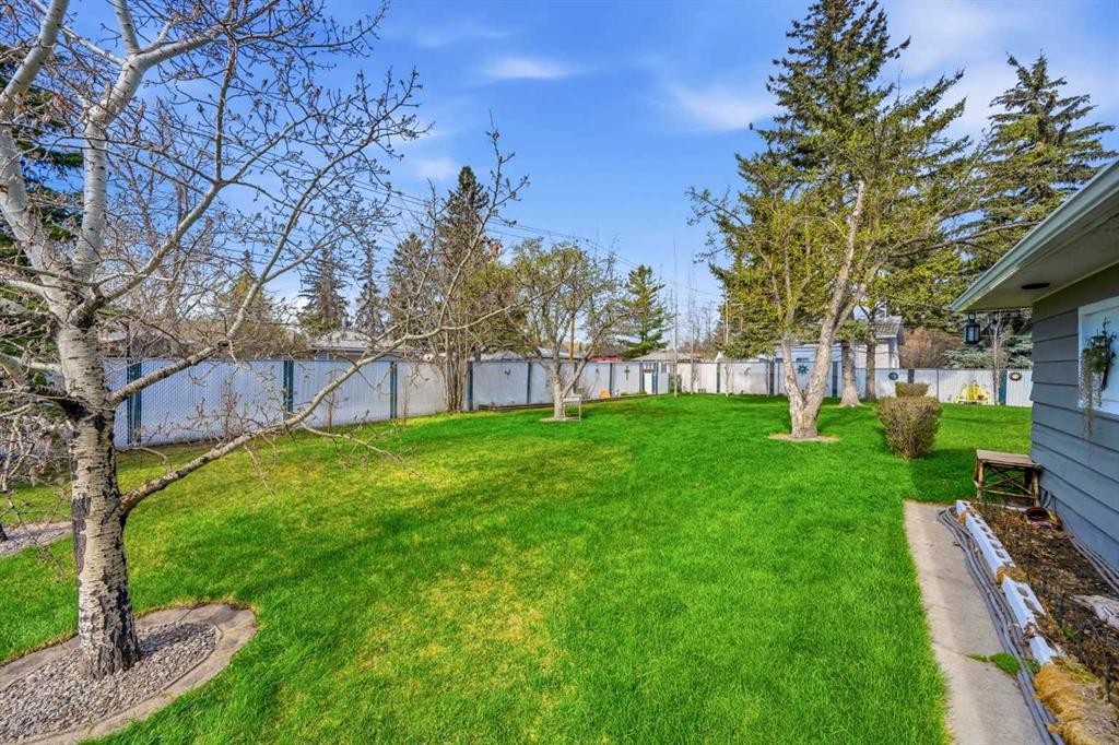 8303 Bowglen Road Nw, Calgary, AB - Outdoor