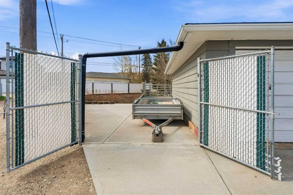 8303 Bowglen Road Nw, Calgary, AB - Outdoor With Exterior