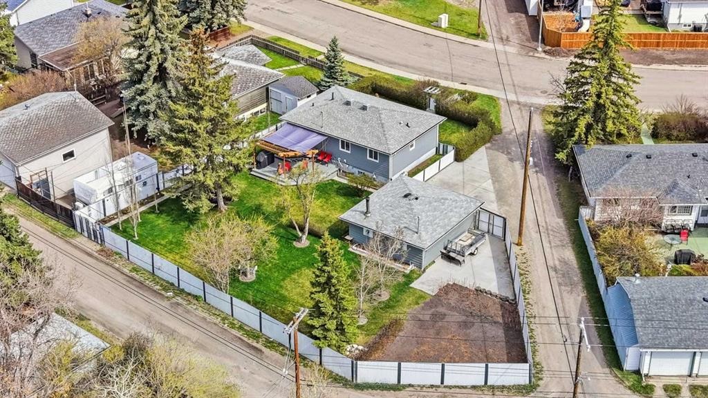 8303 Bowglen Road Nw, Calgary, AB - Outdoor