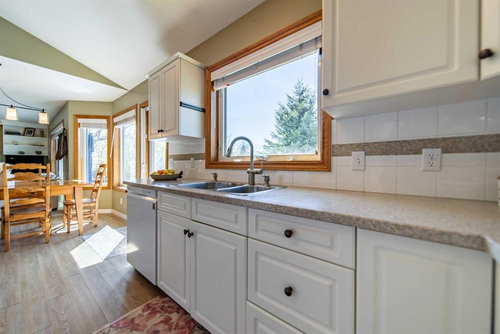 76 Sunset Crescent, Okotoks, AB - Indoor Photo Showing Kitchen With Double Sink