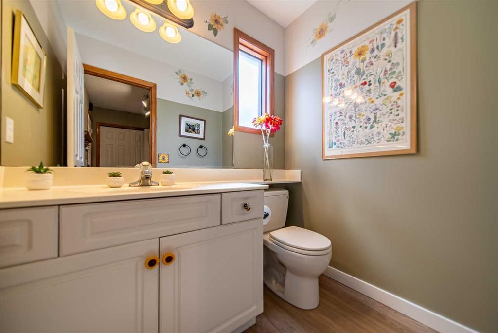 76 Sunset Crescent, Okotoks, AB - Indoor Photo Showing Bathroom