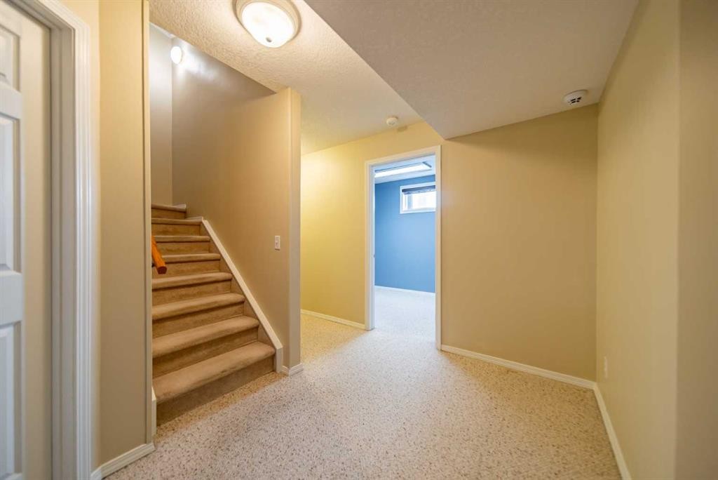 76 Sunset Crescent, Okotoks, AB - Indoor Photo Showing Other Room
