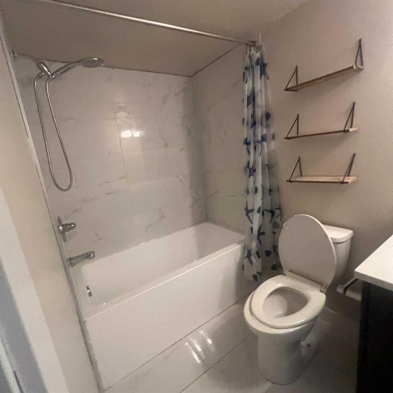140 Martindale Boulevard Ne, Calgary, AB - Indoor Photo Showing Bathroom