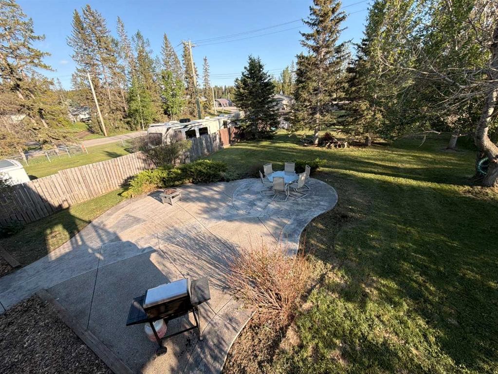 987 1 Avenue, Sundre, AB - Outdoor