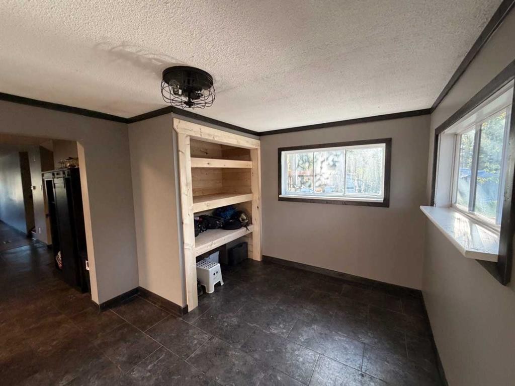 987 1 Avenue, Sundre, AB - Indoor Photo Showing Other Room
