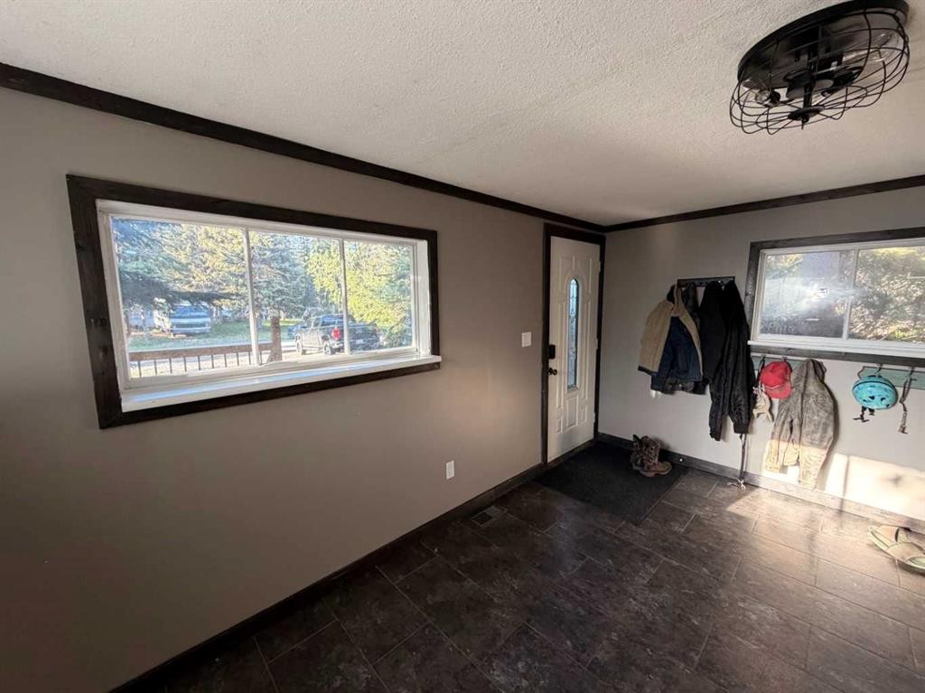987 1 Avenue, Sundre, AB - Indoor Photo Showing Other Room