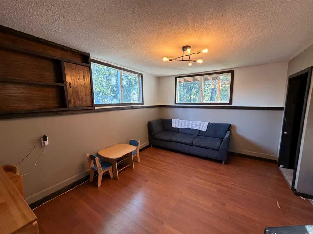 987 1 Avenue, Sundre, AB - Indoor