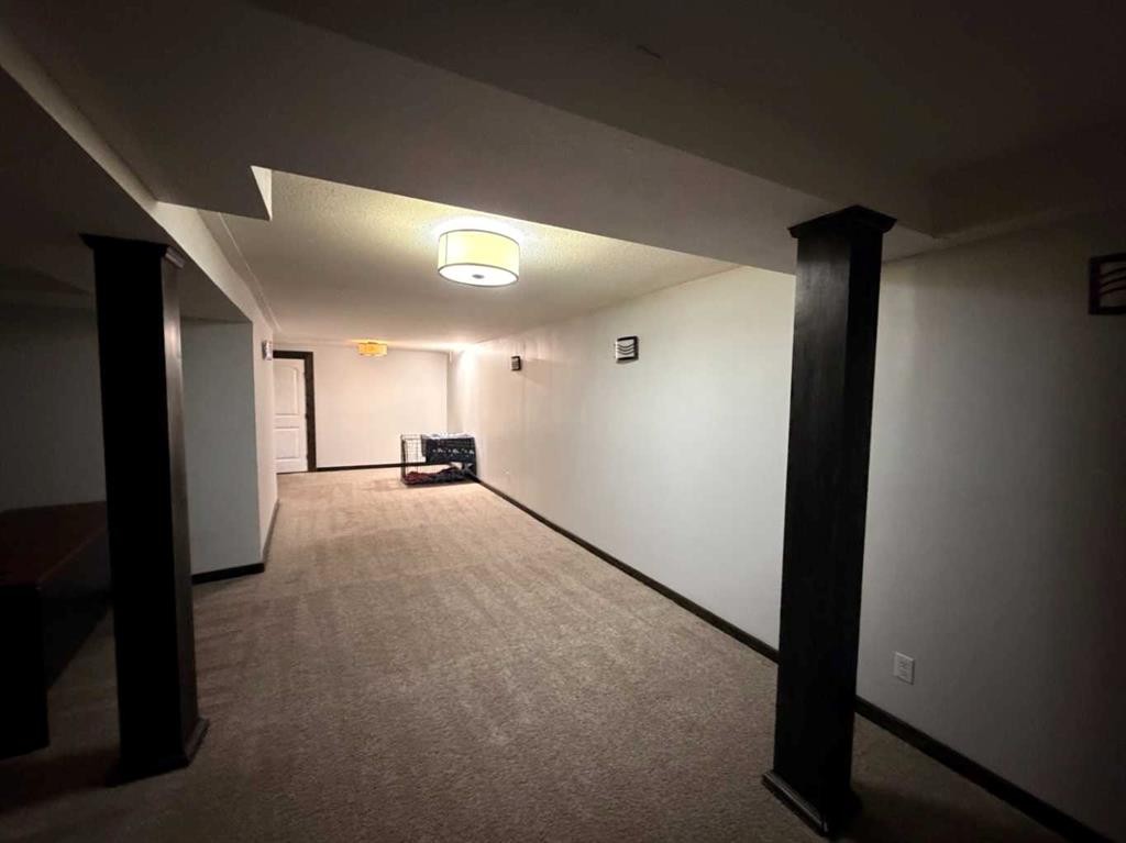 987 1 Avenue, Sundre, AB - Indoor Photo Showing Other Room