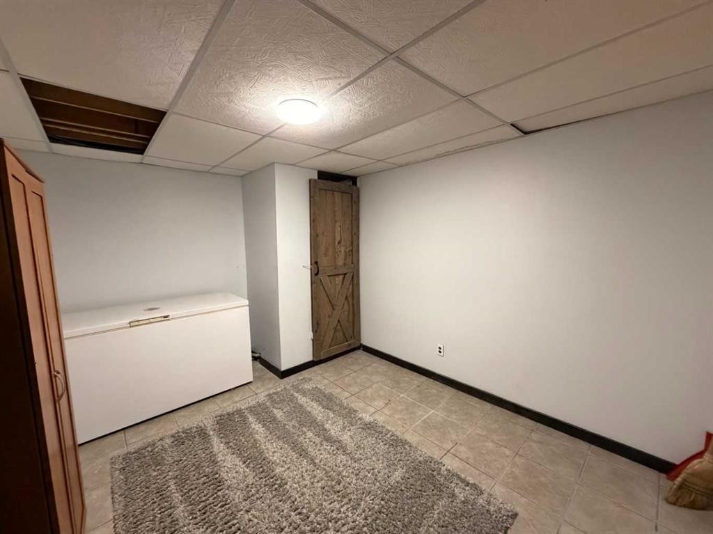 987 1 Avenue, Sundre, AB - Indoor Photo Showing Other Room