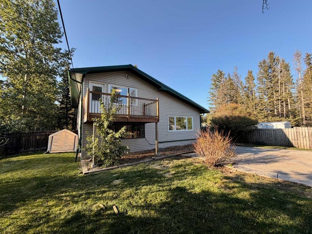 987 1 Avenue, Sundre, AB - Outdoor With Balcony