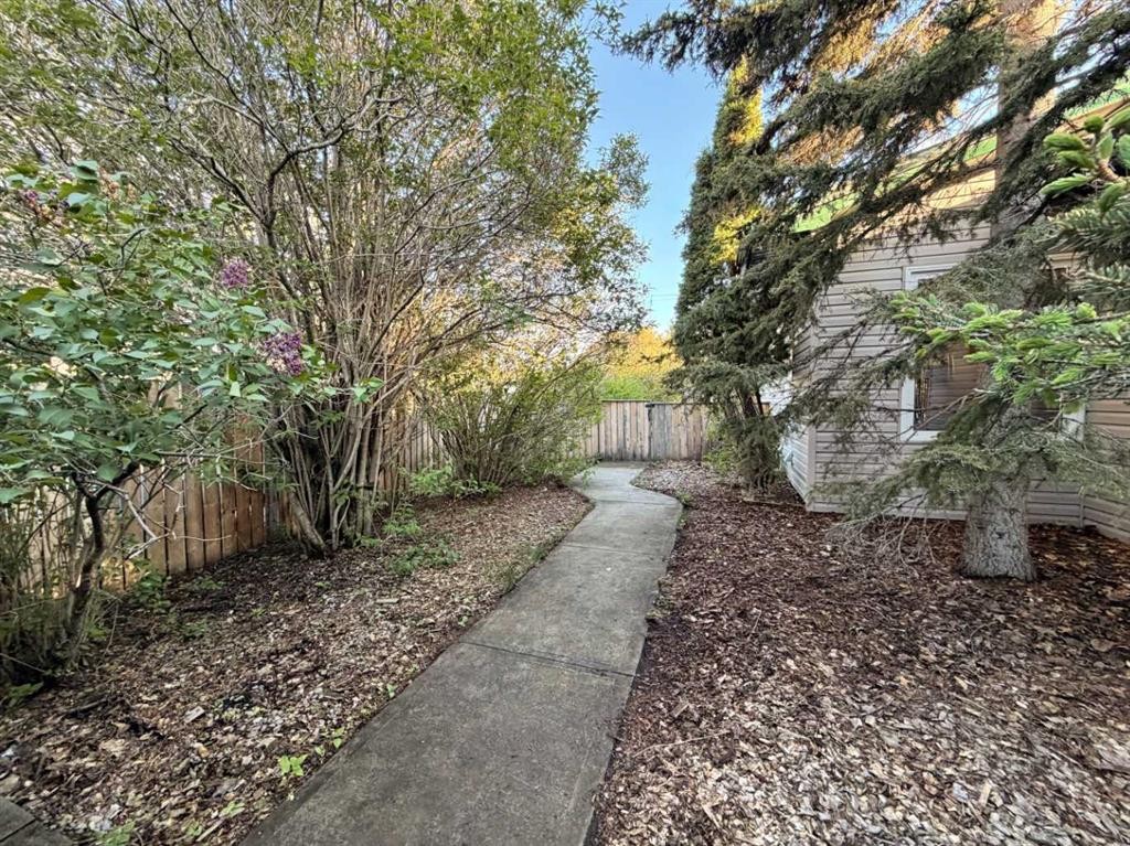 987 1 Avenue, Sundre, AB - Outdoor