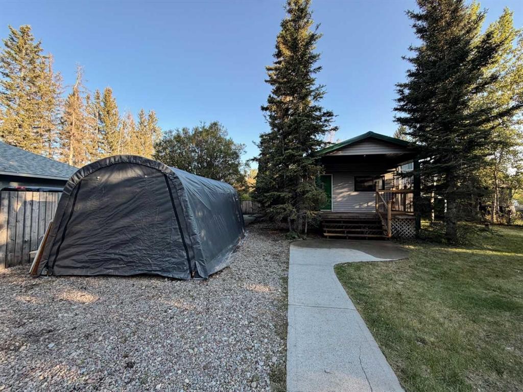 987 1 Avenue, Sundre, AB - Outdoor