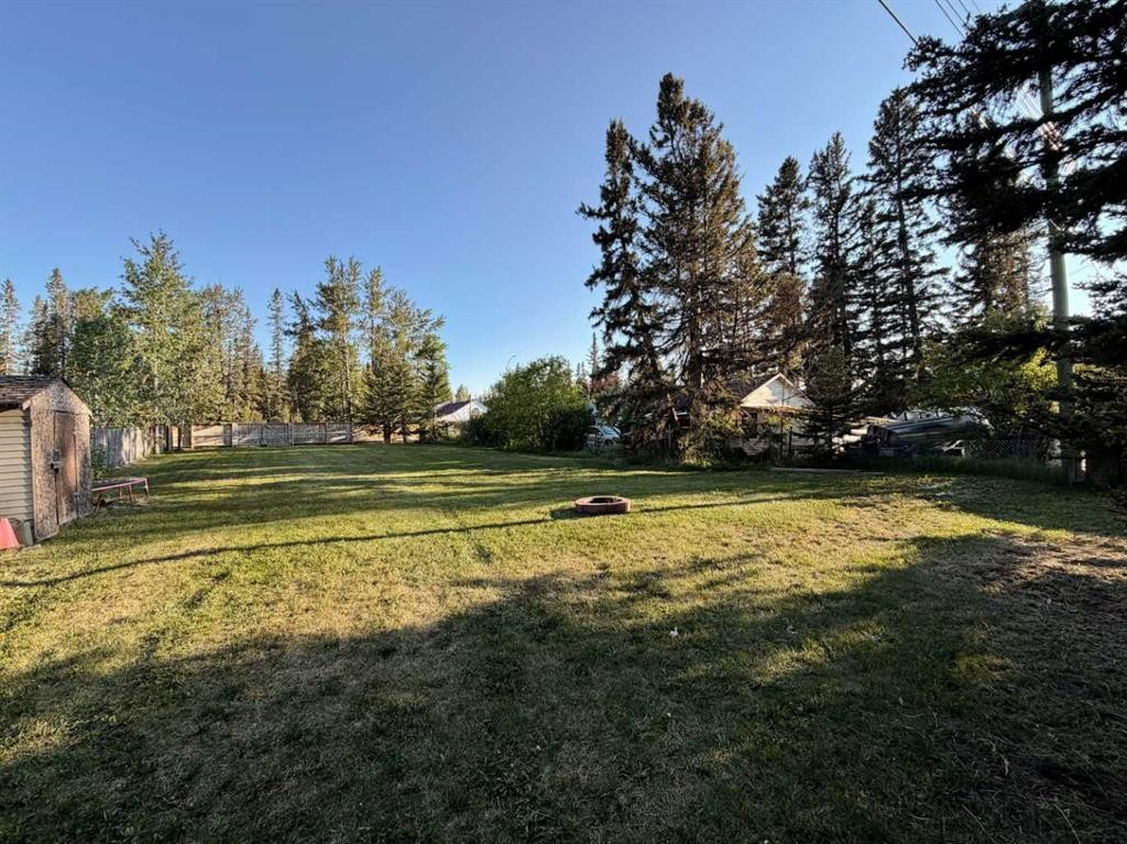 987 1 Avenue, Sundre, AB - Outdoor