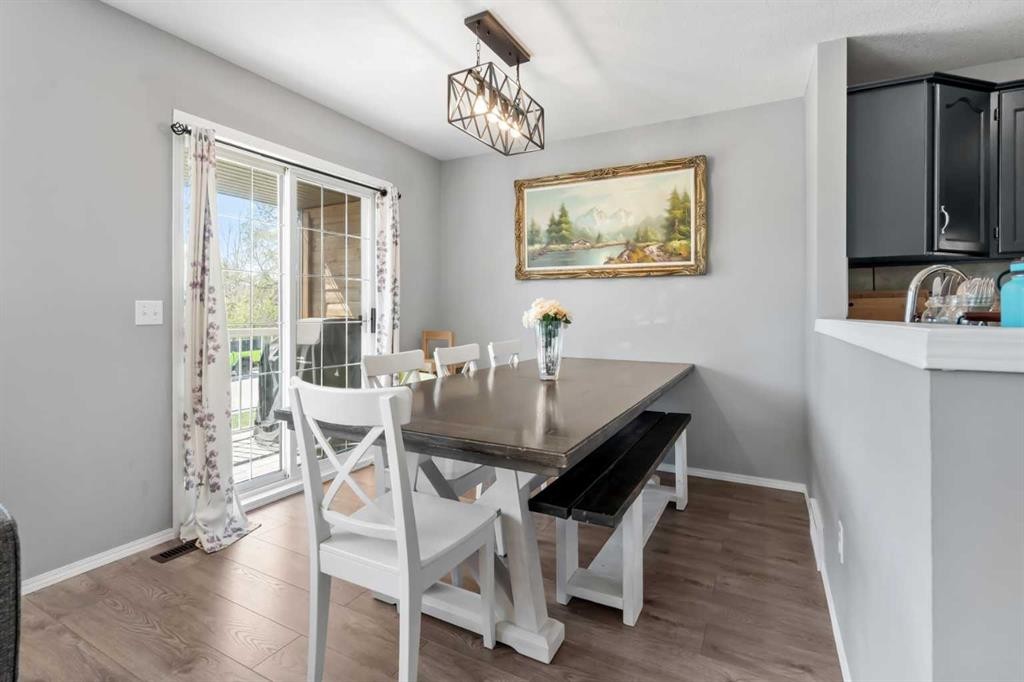 224A 5 Avenue, Strathmore, AB - Indoor Photo Showing Dining Room