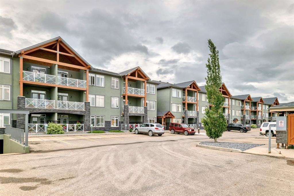 111-1005B Westmount Drive, Strathmore, AB - Outdoor With Facade