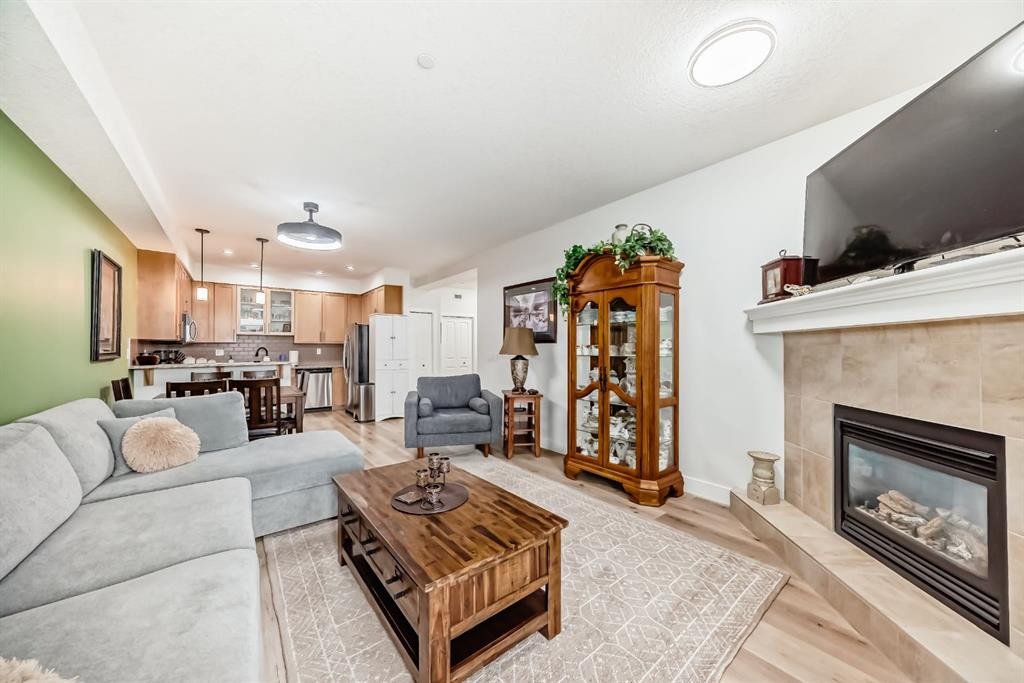 111-1005B Westmount Drive, Strathmore, AB - Indoor Photo Showing Living Room With Fireplace