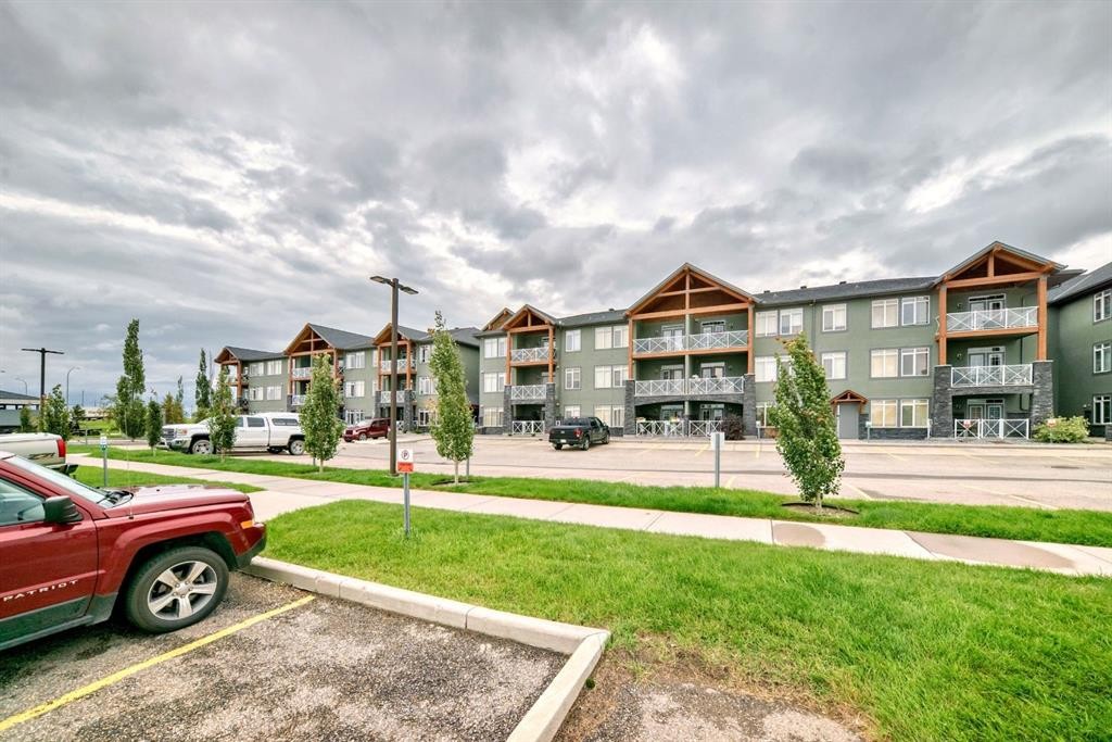 111-1005B Westmount Drive, Strathmore, AB - Outdoor With Facade