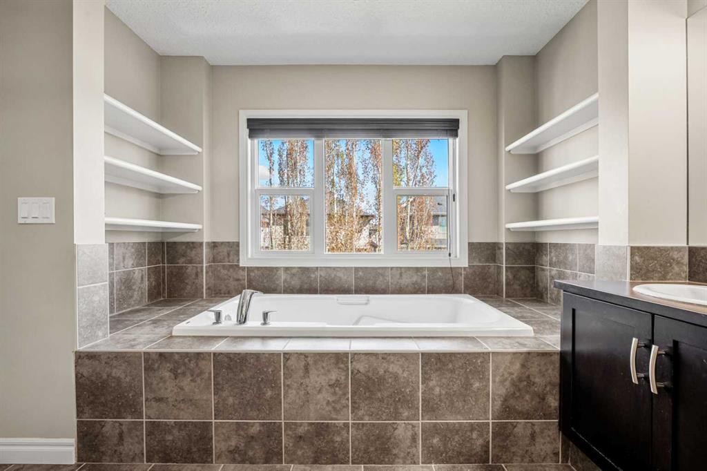 495 Cranford Drive Se, Calgary, AB