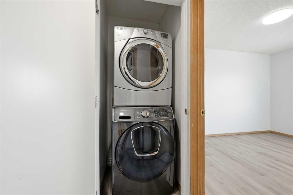 3710 Catalina Boulevard Ne, Calgary, AB - Indoor Photo Showing Laundry Room