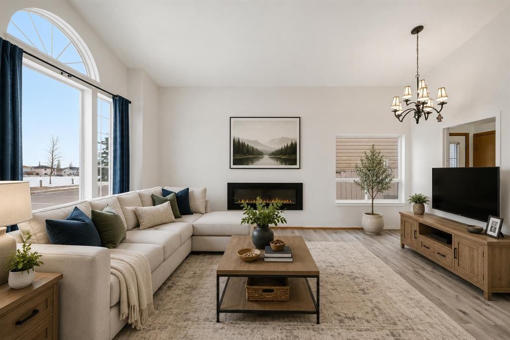 3710 Catalina Boulevard Ne, Calgary, AB - Indoor Photo Showing Living Room