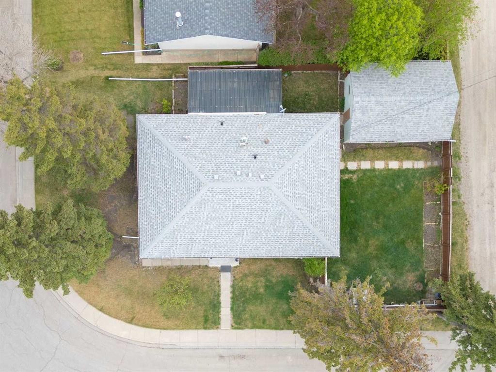 6004 Lloyd Crescent Sw, Calgary, AB - Outdoor