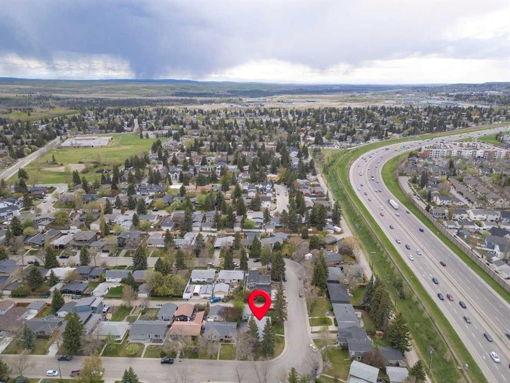 6004 Lloyd Crescent Sw, Calgary, AB - Outdoor With View
