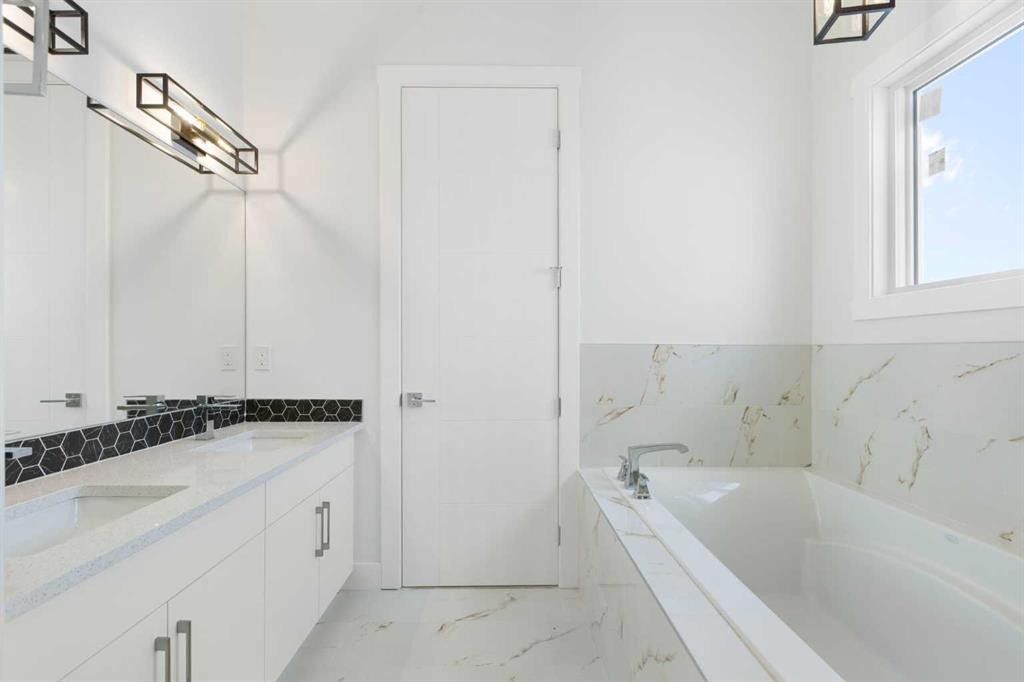 376 Muirfield Crescent, Lyalta, AB - Indoor With Storage