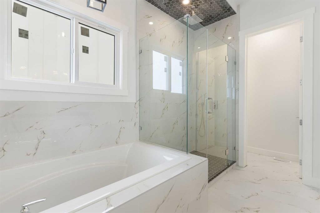 376 Muirfield Crescent, Lyalta, AB - Indoor Photo Showing Bathroom