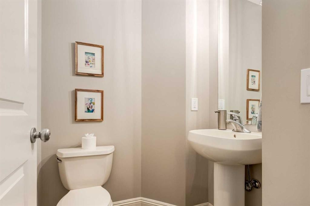 3117 Don Ethell Boulevard Sw, Calgary, AB - Indoor Photo Showing Bathroom