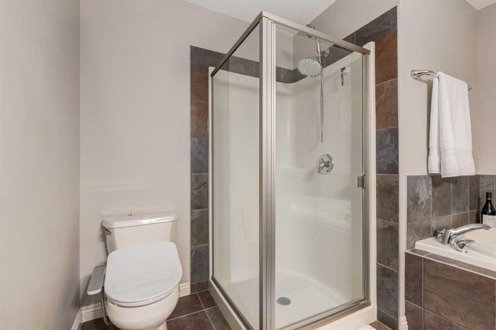 3117 Don Ethell Boulevard Sw, Calgary, AB - Indoor Photo Showing Bathroom
