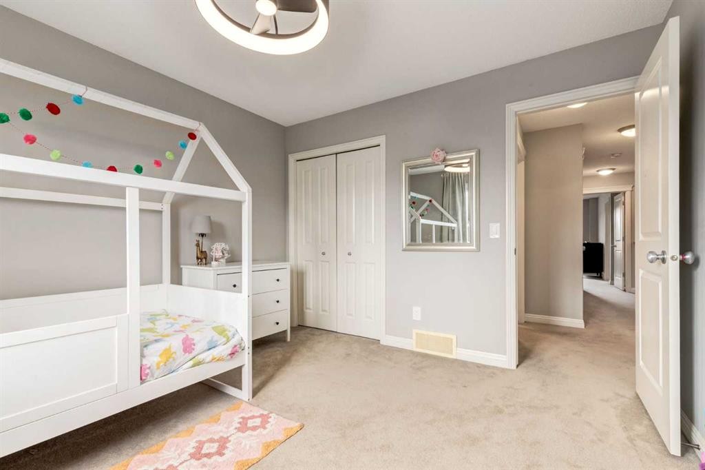 3117 Don Ethell Boulevard Sw, Calgary, AB - Indoor Photo Showing Bedroom