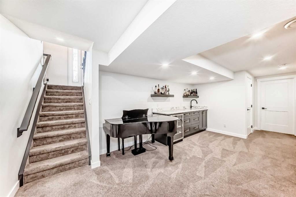 19 Mackay Drive Sw, Calgary, AB - Indoor