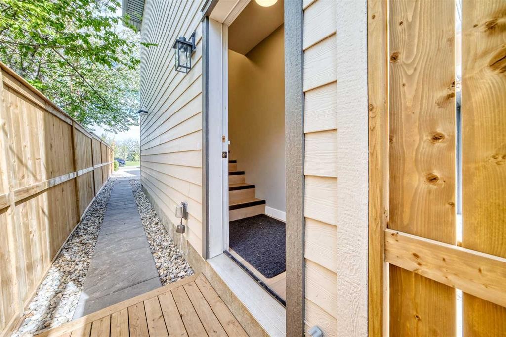 19 Mackay Drive Sw, Calgary, AB - With Exterior