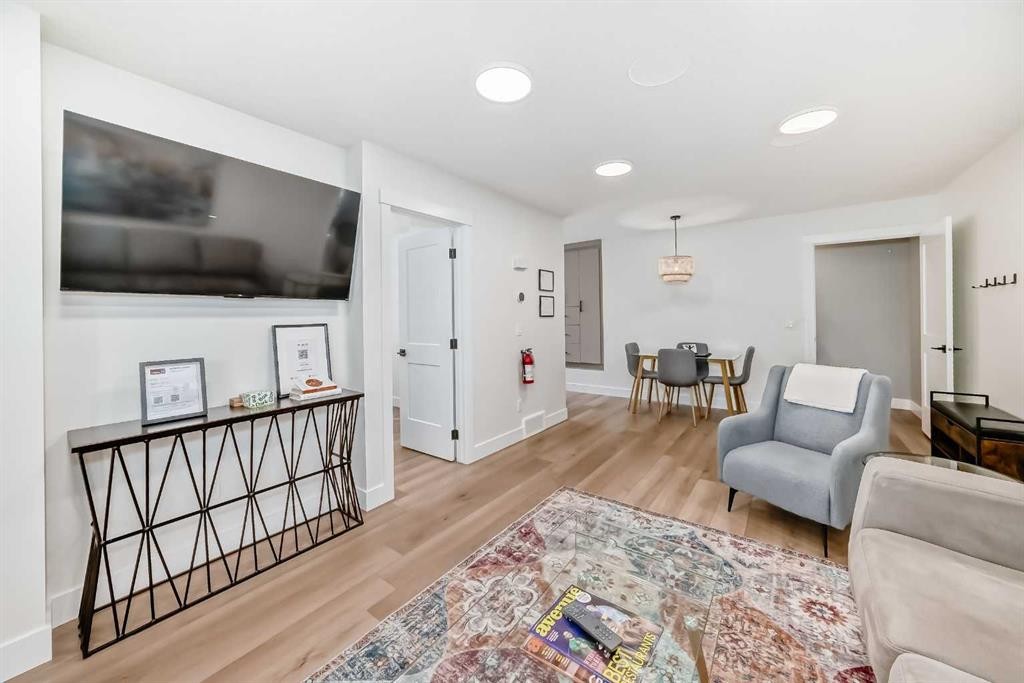 19 Mackay Drive Sw, Calgary, AB - Indoor Photo Showing Living Room