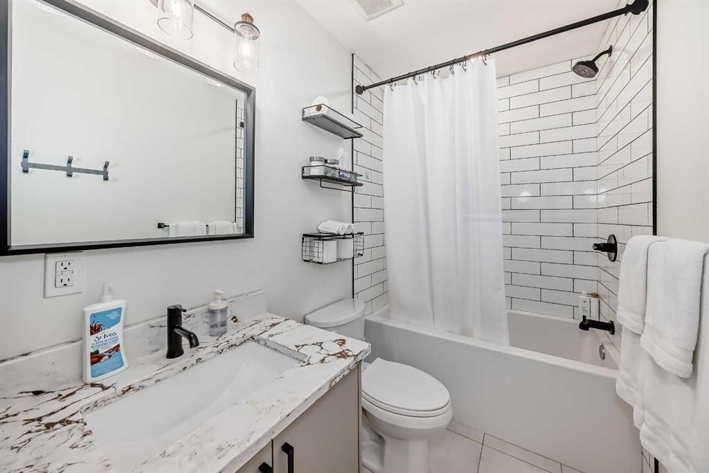 19 Mackay Drive Sw, Calgary, AB - Indoor Photo Showing Bathroom