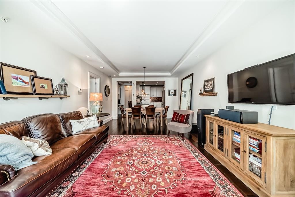 105-121 Quarry Way Se, Calgary, AB - Indoor Photo Showing Living Room