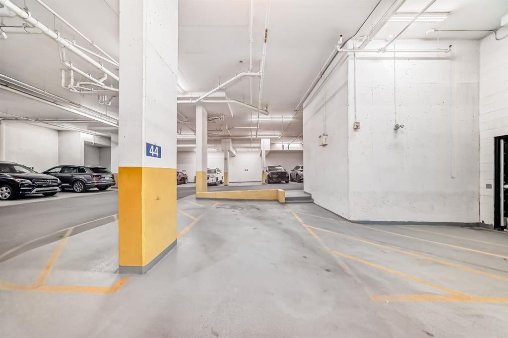105-121 Quarry Way Se, Calgary, AB - Indoor Photo Showing Garage