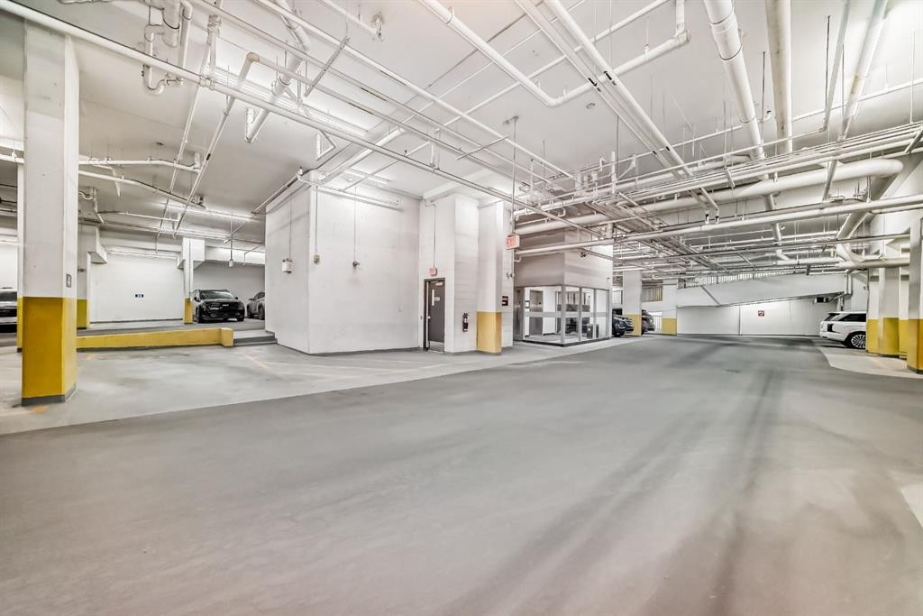105-121 Quarry Way Se, Calgary, AB - Indoor Photo Showing Garage