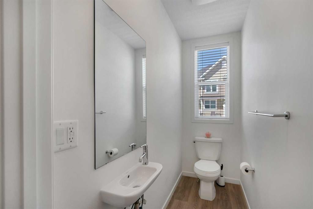 554 Copperstone Manor Se, Calgary, AB - Indoor Photo Showing Bathroom