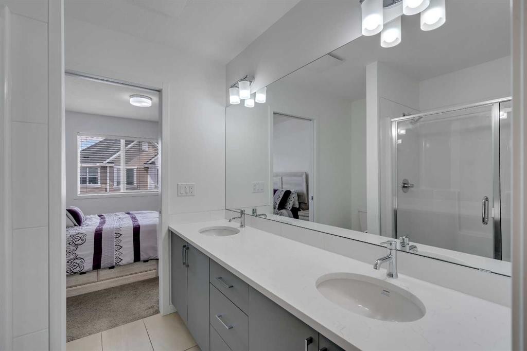 554 Copperstone Manor Se, Calgary, AB - Indoor Photo Showing Bathroom