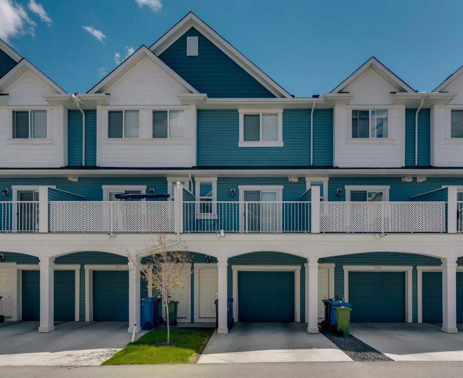 554 Copperstone Manor Se, Calgary, AB - Outdoor With Balcony With Facade