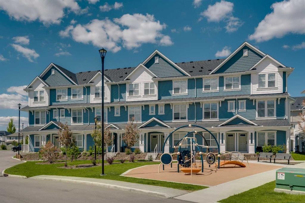 554 Copperstone Manor Se, Calgary, AB - Outdoor With Facade