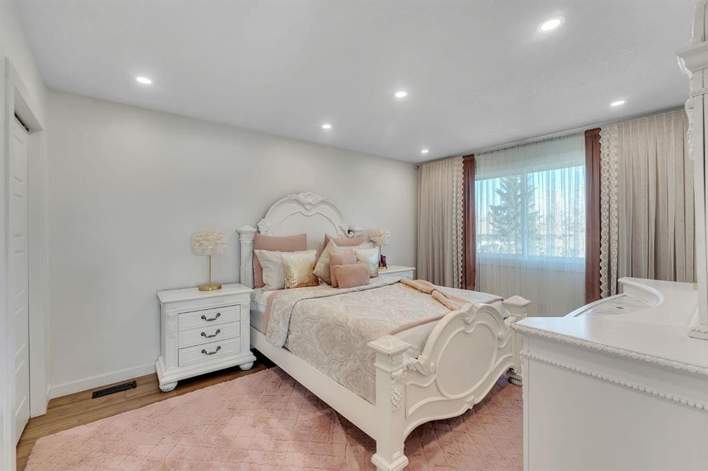 316 Templeton Circle Ne, Calgary, AB - Indoor Photo Showing Bedroom