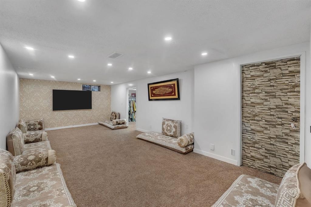 316 Templeton Circle Ne, Calgary, AB - Indoor