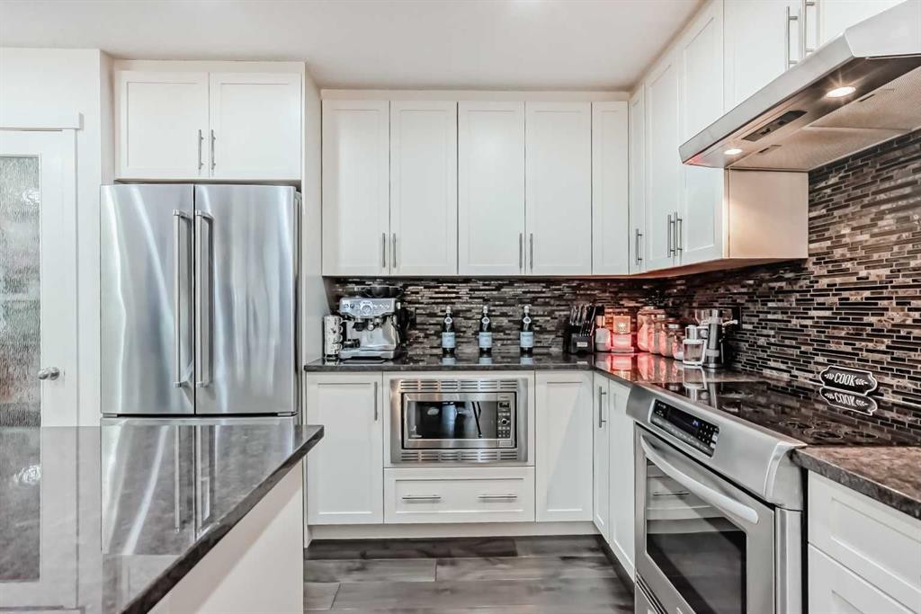 144 Copperpond Parade Se, Calgary, AB - Indoor Photo Showing Kitchen With Stainless Steel Kitchen With Upgraded Kitchen